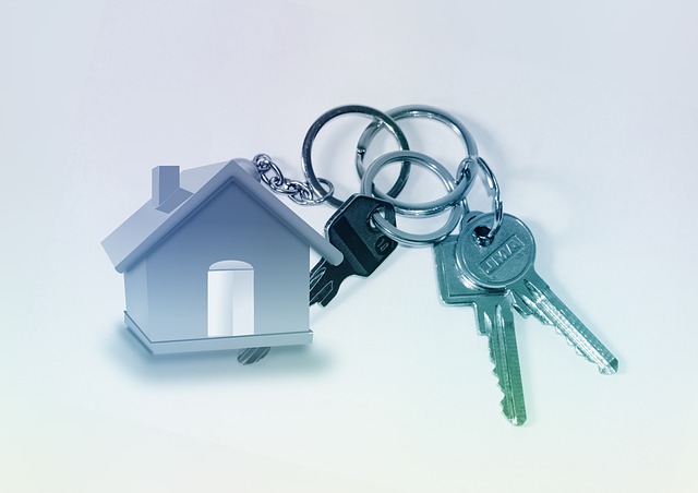 dům a klíče